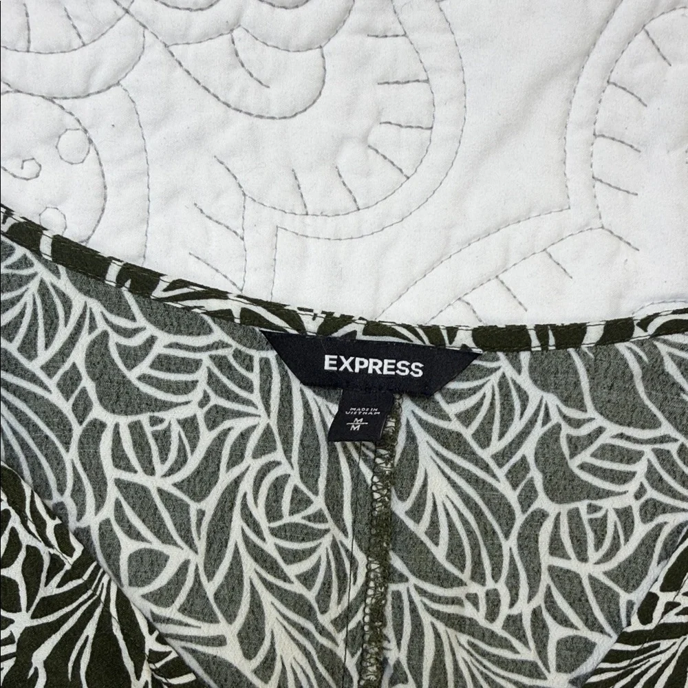 Express Floral Pattern Green Maxi Wrap Dress - Women’s Medium Long Sleeve Dress - Picture 2 of 10